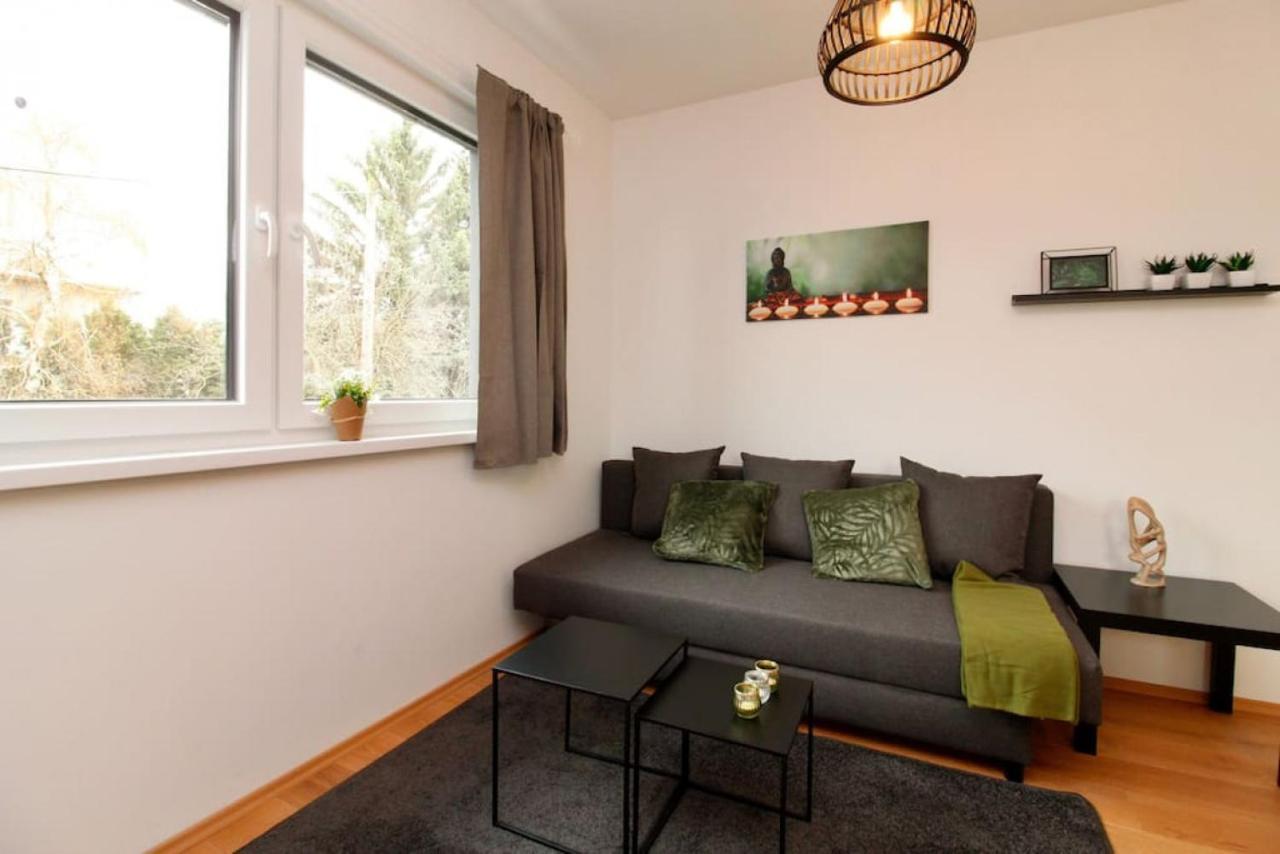 Modern Balcony With Free Parking * Wenen