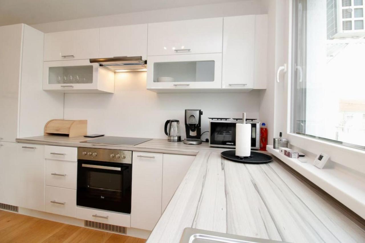 Modern Balcony With Free Parking * Wenen