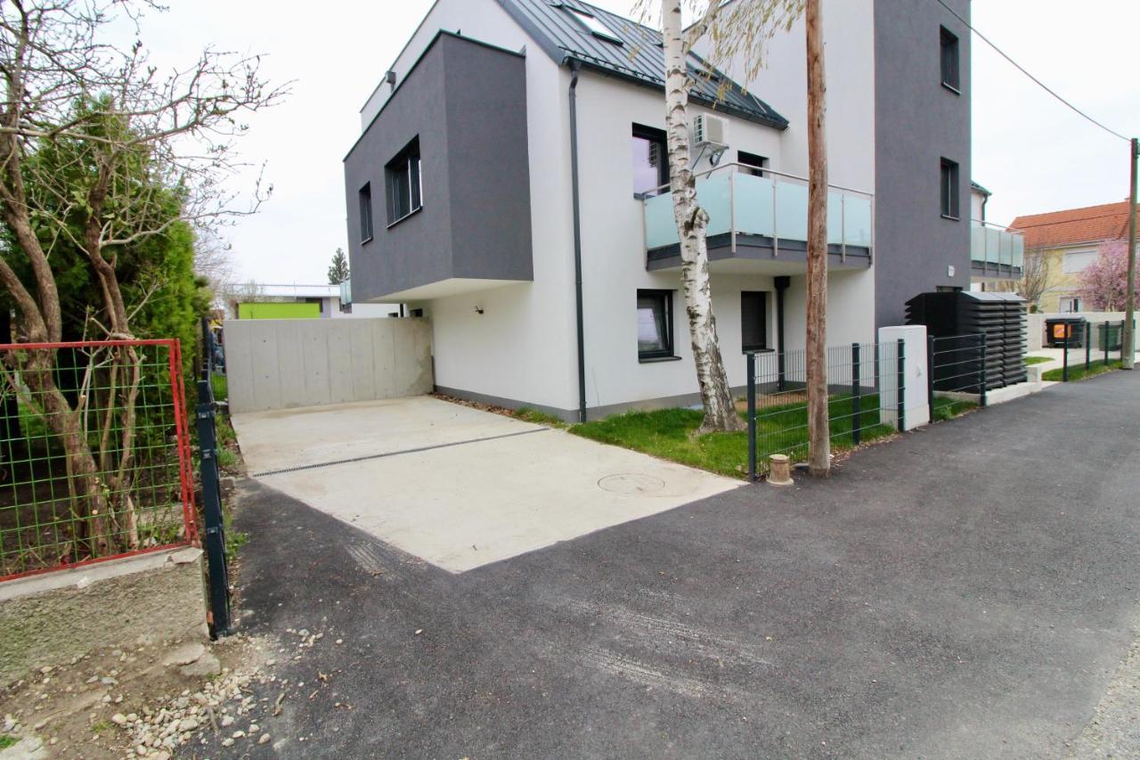 Modern Balcony With Free Parking * Wenen